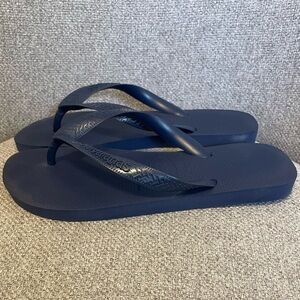 HAVAIANA’S- navy thong flip flops -size 7/8